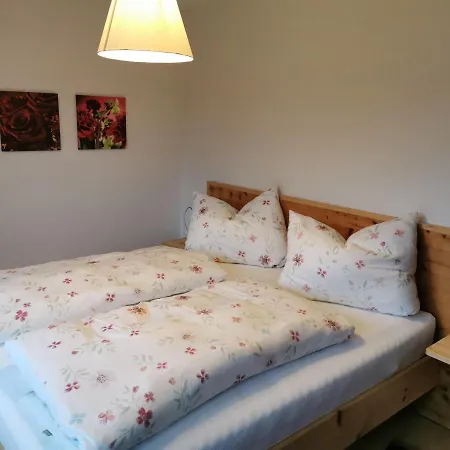 Haus Pierzinger 아파트 웨글